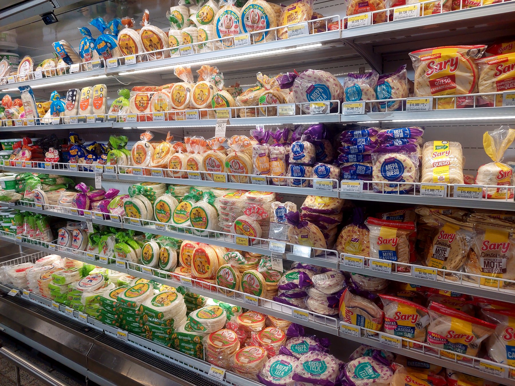 A Colombian supermarket aisle
